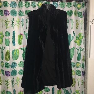 Bobeau feaux fur vest. 1X. Worn once.